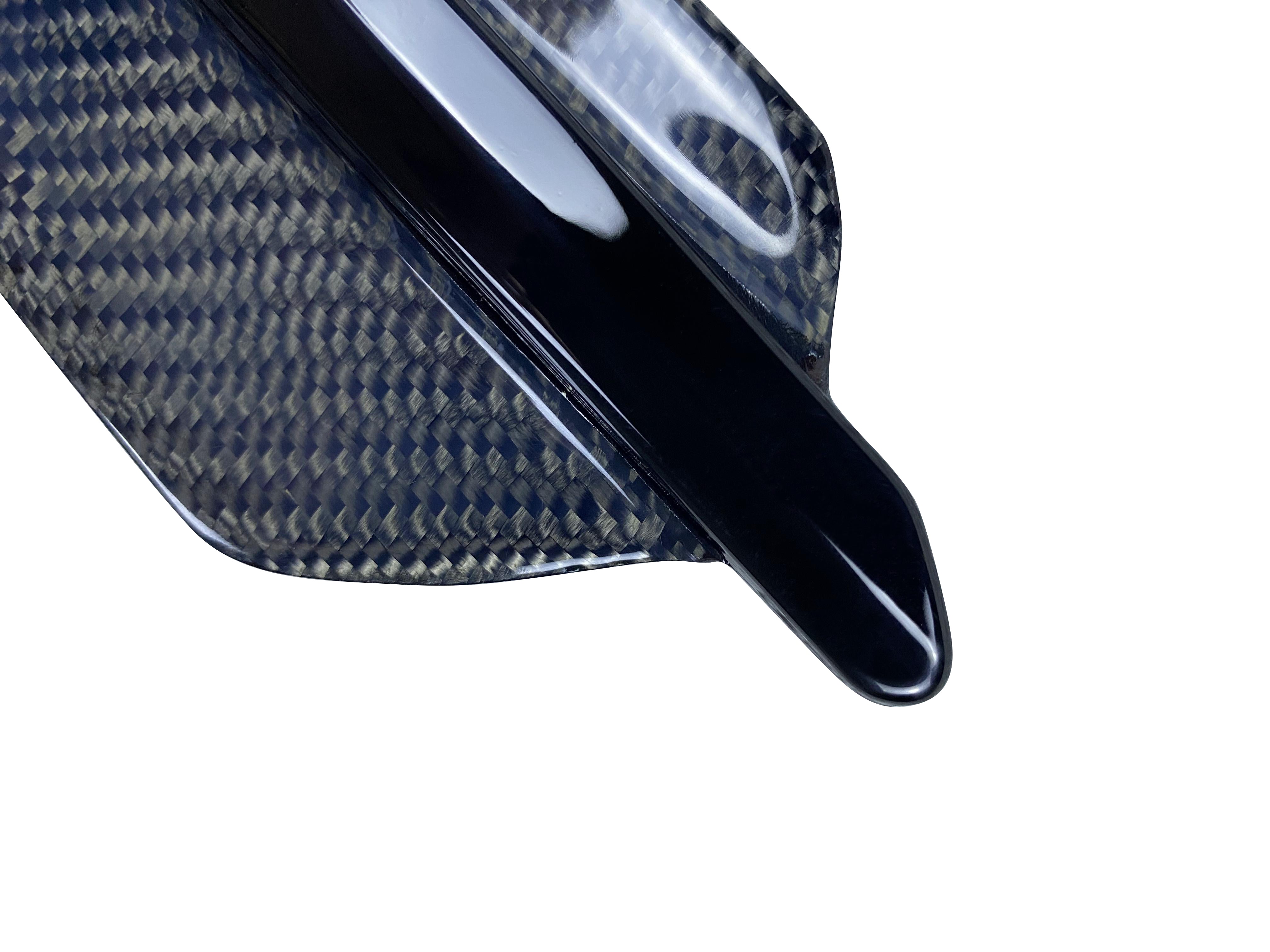 Carbon Seitenembleme aus PrePreg Carbon für BMW M2 Competition (F87) FLOW DOWN®