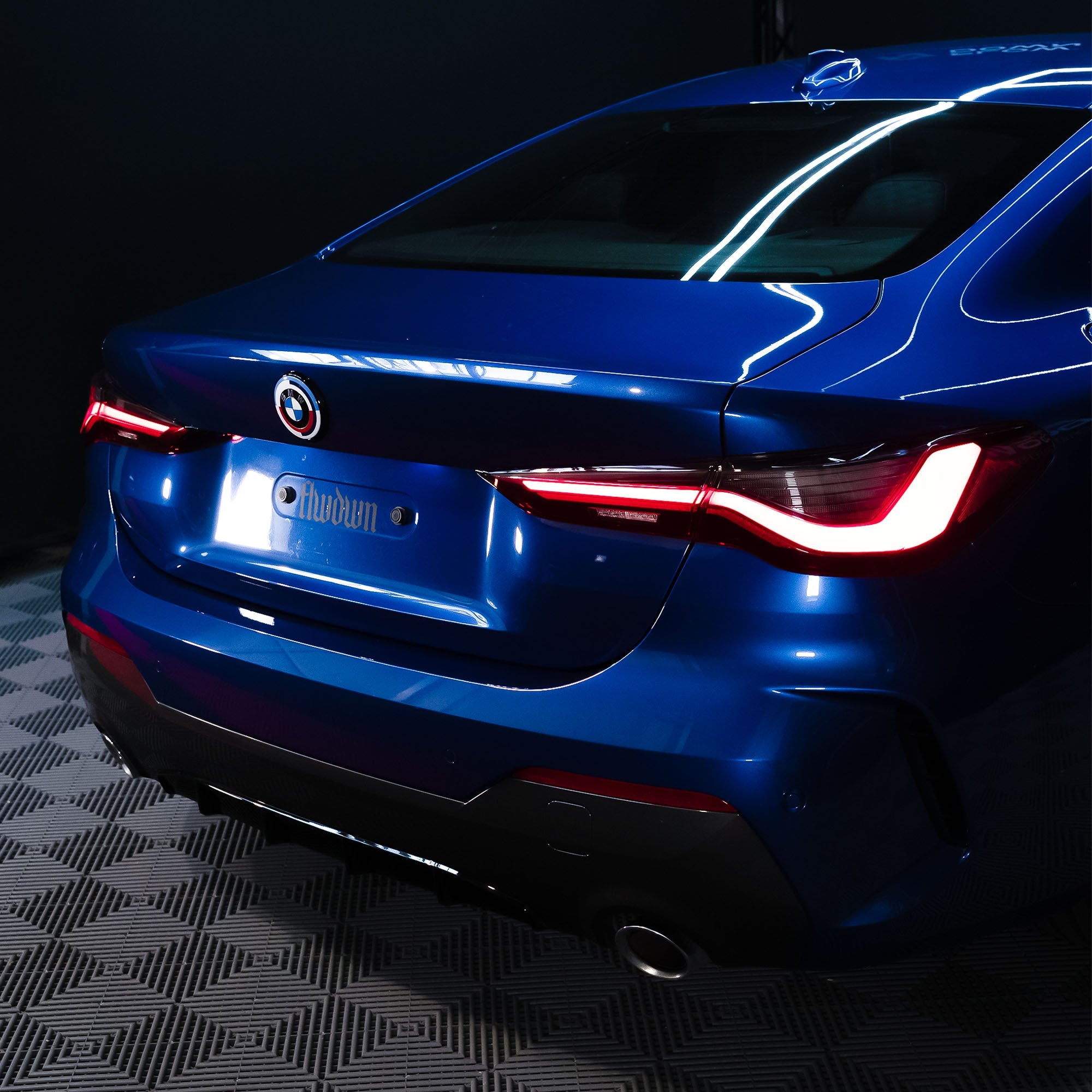 FLOW DOWN® Magnet Kennzeichenhalter für BMW 4er (G22) FLOW DOWN®