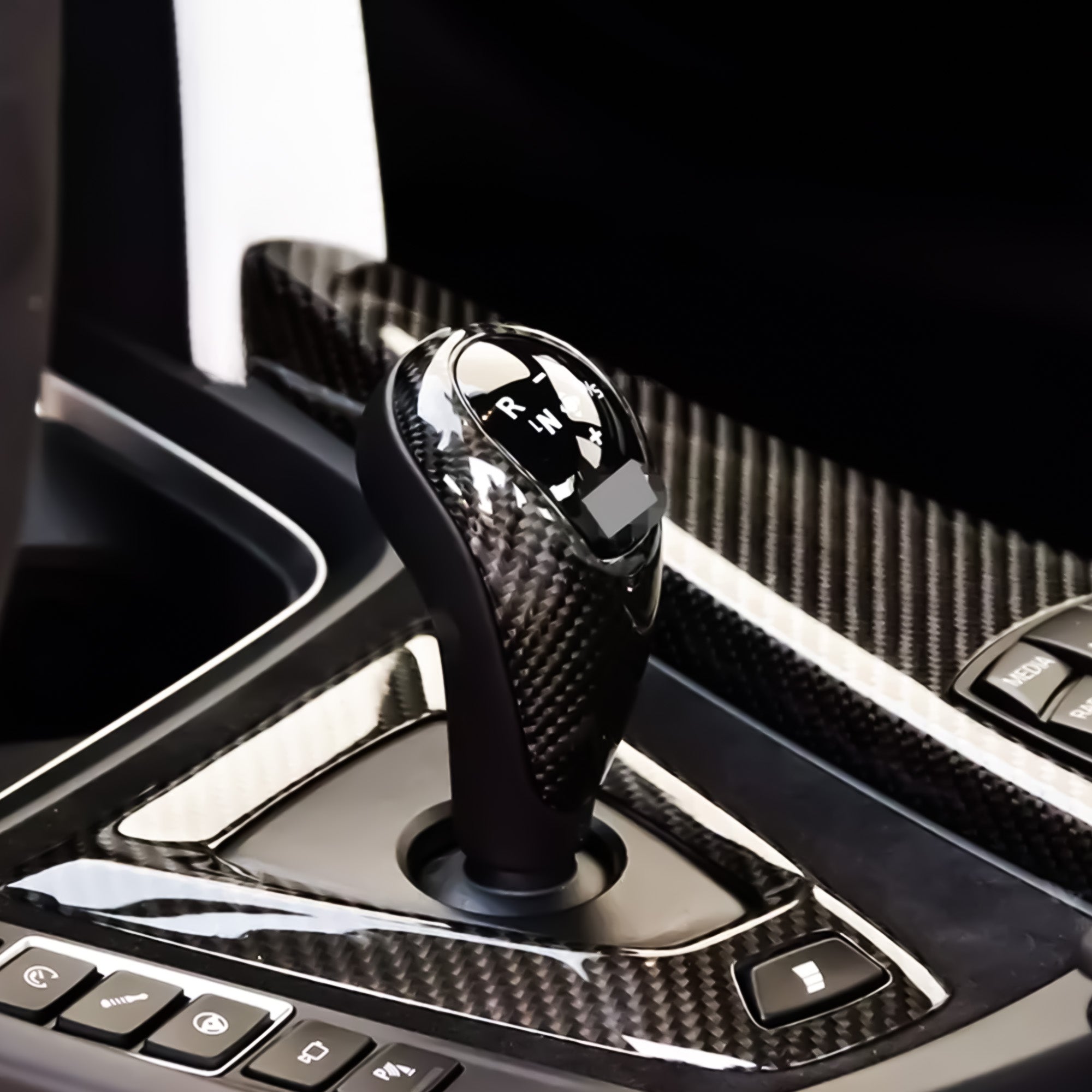 Carbon Schaltknauf Cover für BMW M2/M3/M4 (F87/F80/F82/F83) FLOW DOWN®