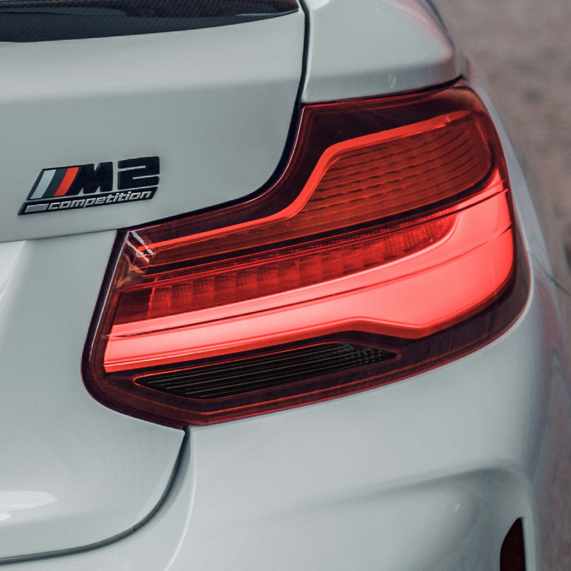 FLOW DOWN® Tönungsfolie für Rückleuchten & Reflektoren für BMW M2 (F87/F87C) FLOW DOWN®