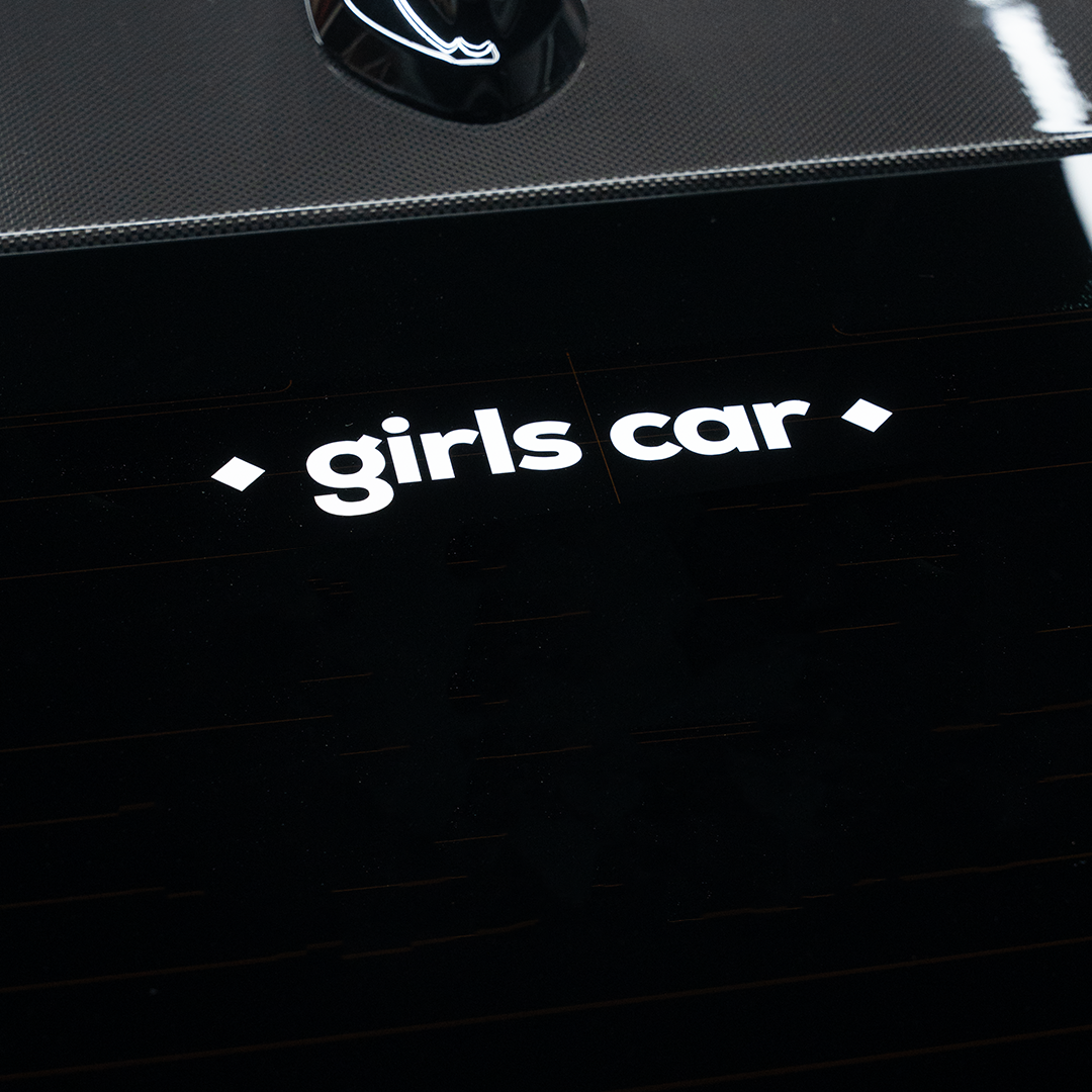 GIRLS CAR STICKER FLOW DOWN®