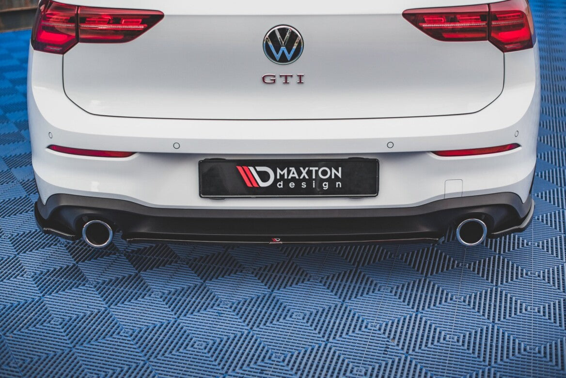 Mittlerer Cup Diffusor Heck Ansatz für VW Golf 8 GTI Maxton Design