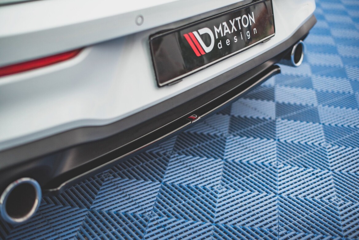 Mittlerer Cup Diffusor Heck Ansatz für VW Golf 8 GTI Maxton Design