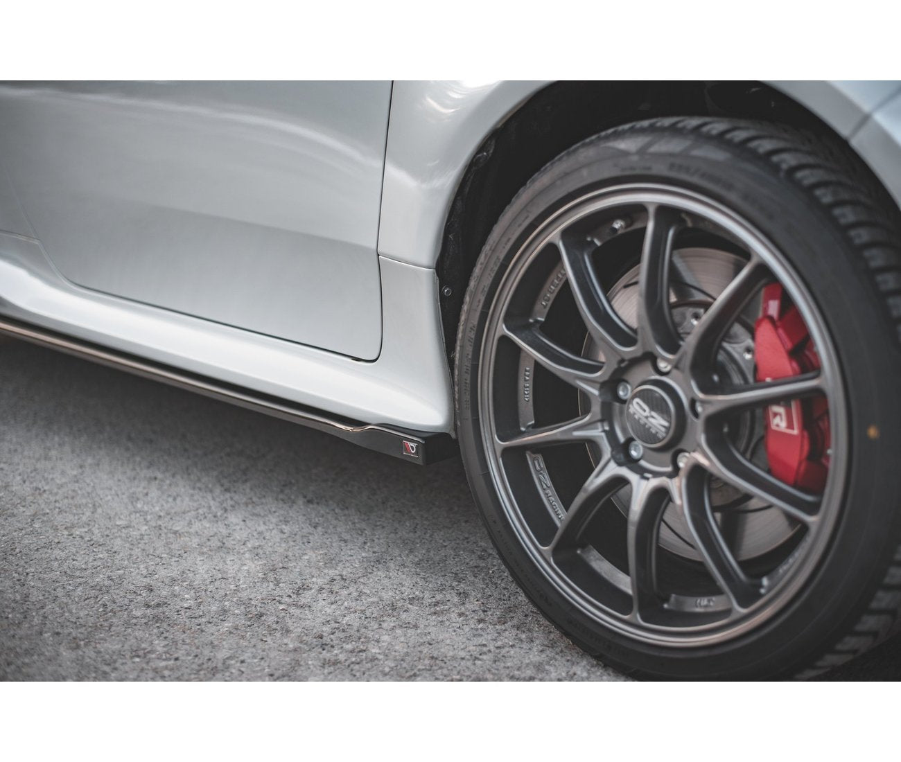 Seitenschweller V.2 + Flaps für Toyota GR Yaris   Maxton Design