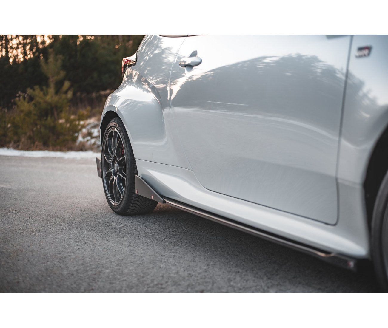 Seitenschweller V.2 + Flaps für Toyota GR Yaris   Maxton Design