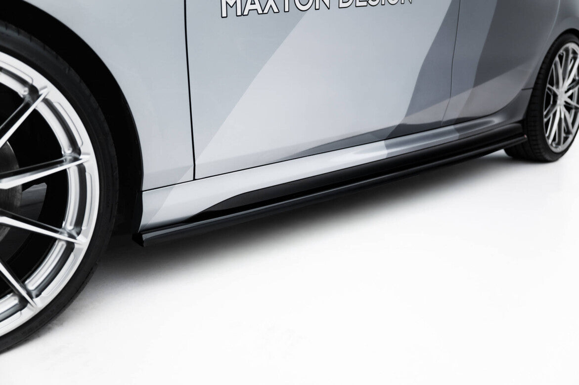 Seitenschweller Ansatz Cup Leisten V.1 für BMW M135i / 1 M-Paket F70 Maxton Design
