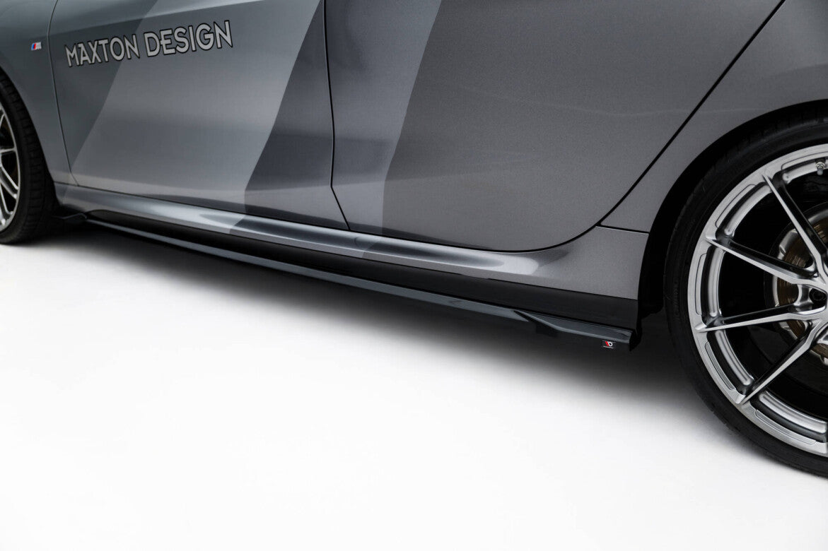 Seitenschweller Ansatz Cup Leisten V.3 für BMW M135i / 1 M-Paket F70 Maxton Design