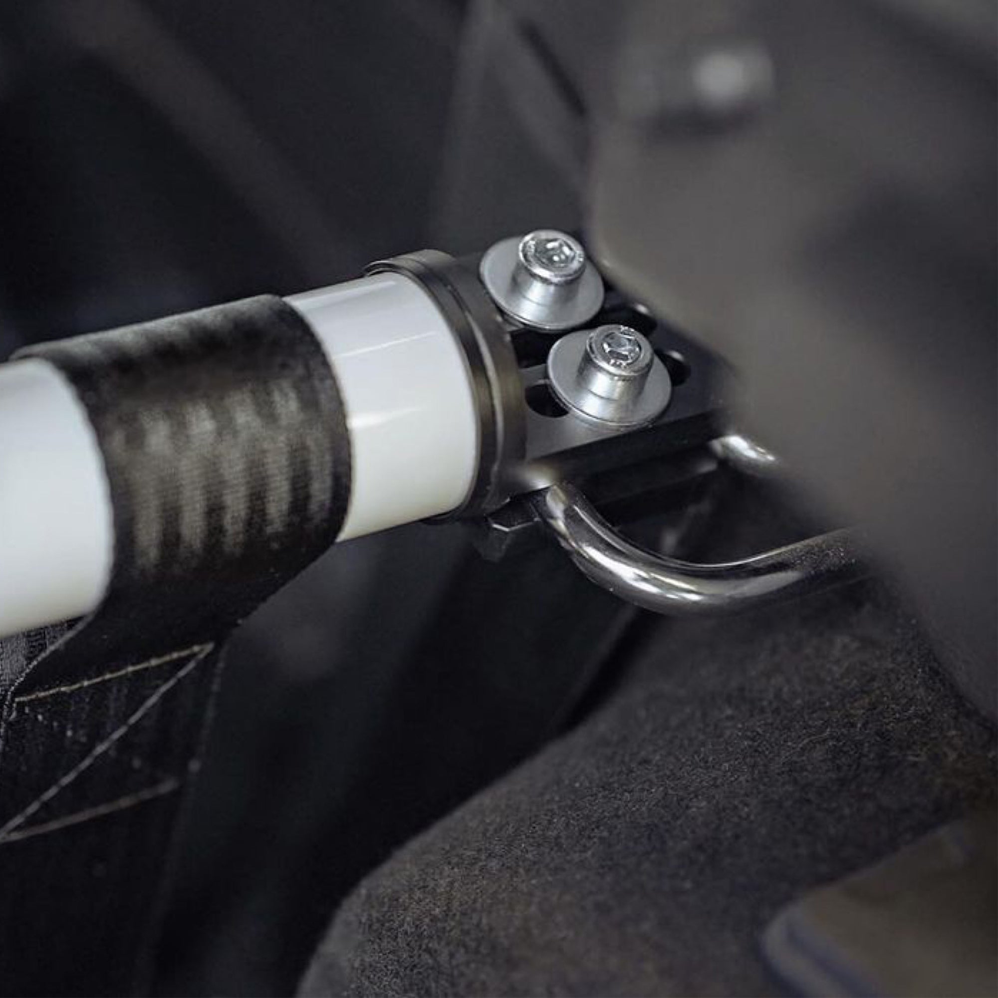Clubsport Komplettset - Strebe mit Netz und Teppich für Kia Ceed GT Stern Performance Parts