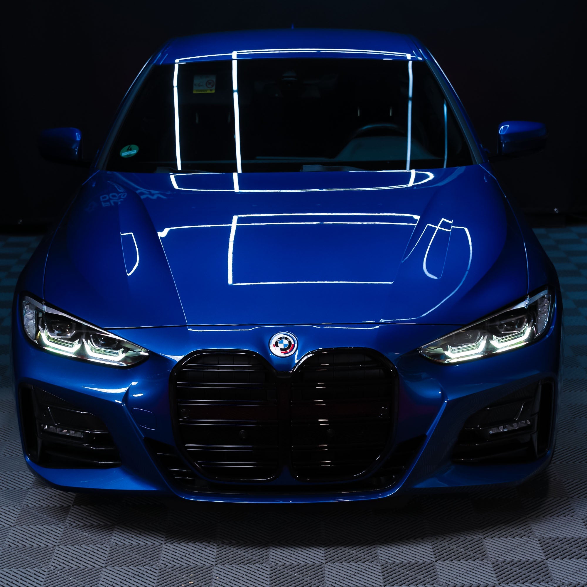 FLOW DOWN® Magnet Kennzeichenhalter für BMW 4er (G22)   FLOW DOWN®