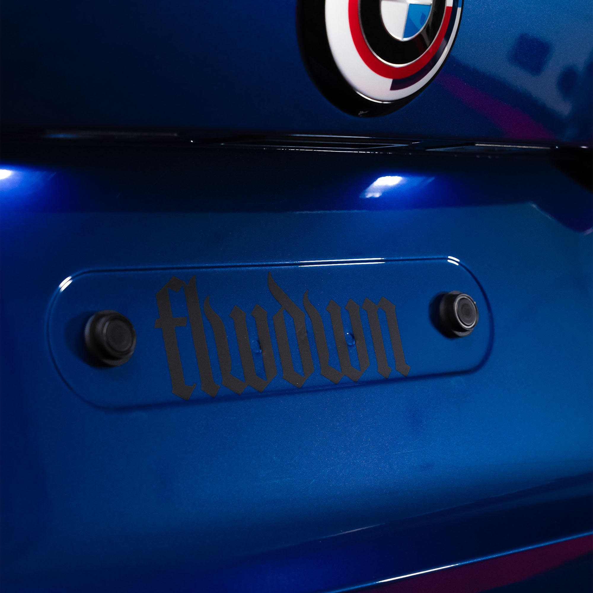 FLOW DOWN® Magnet Kennzeichenhalter für BMW 4er (G22)   FLOW DOWN®