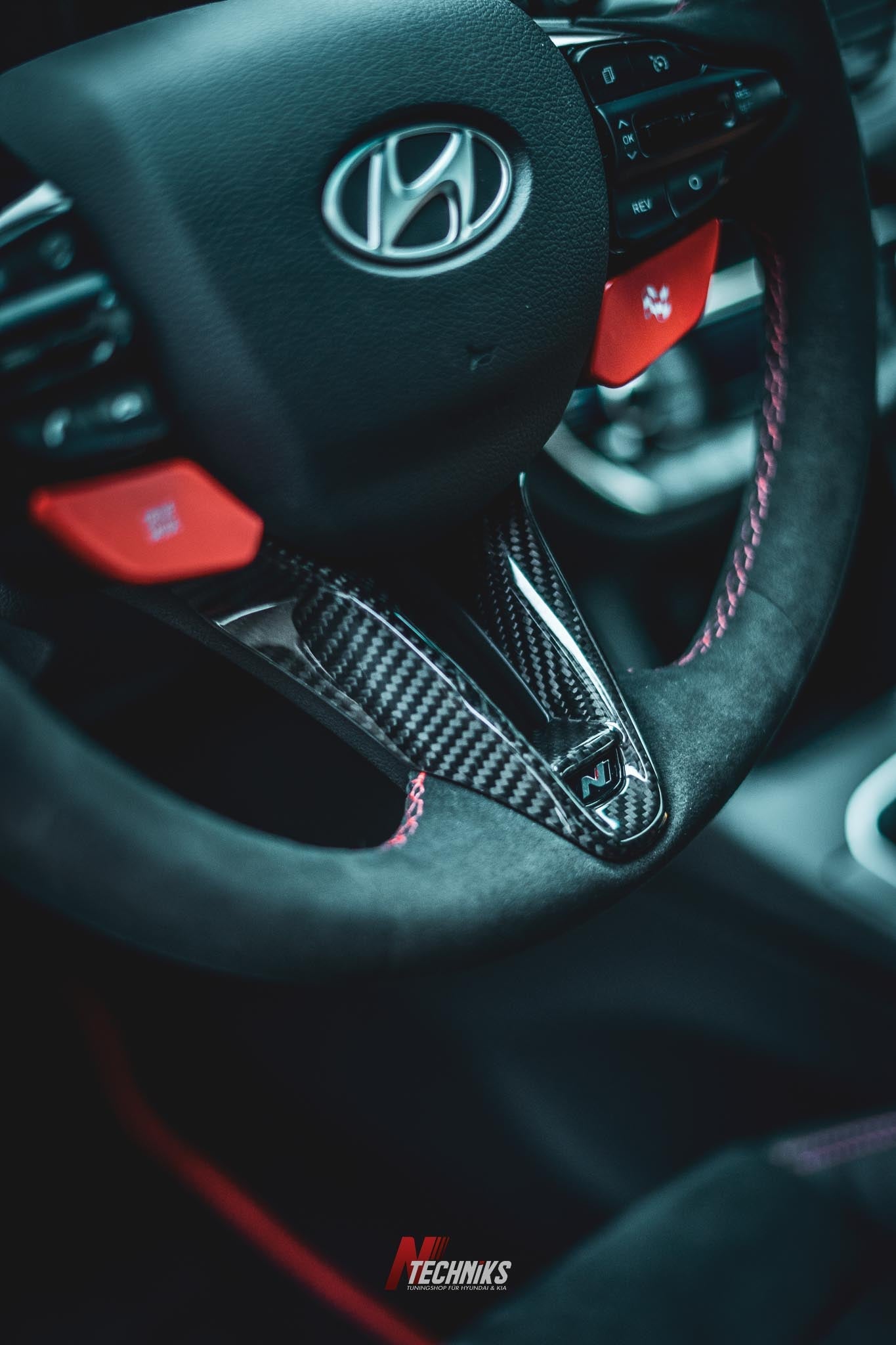 Steering wheel clip for Hyundai steering wheel | Full carbon covers