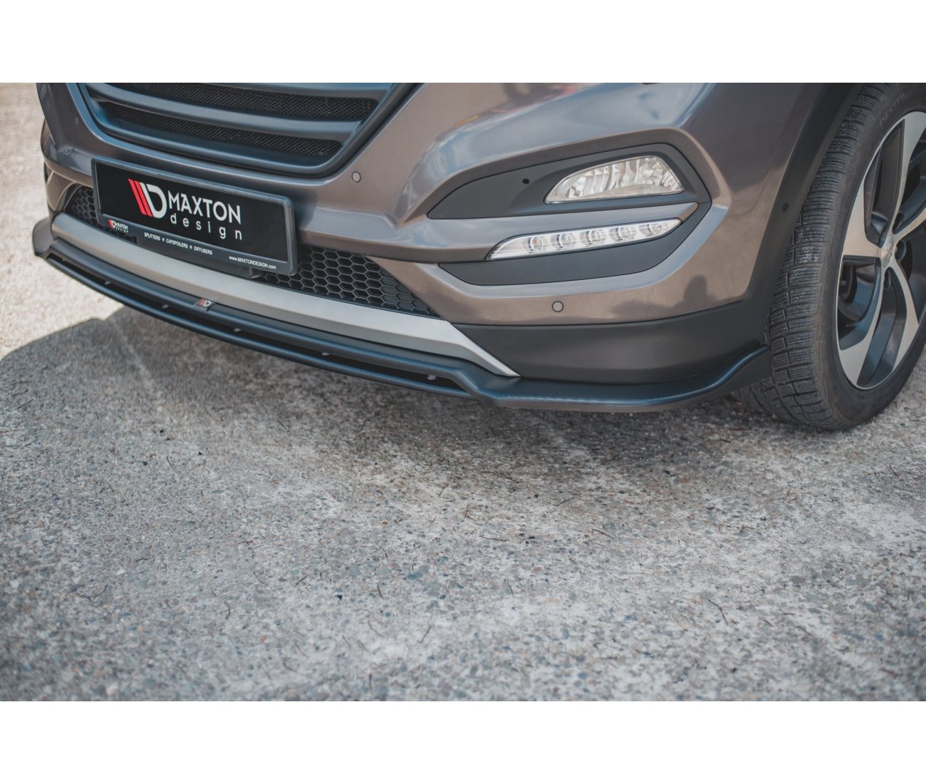 Cup spoiler lip front approach for Hyundai Tucson