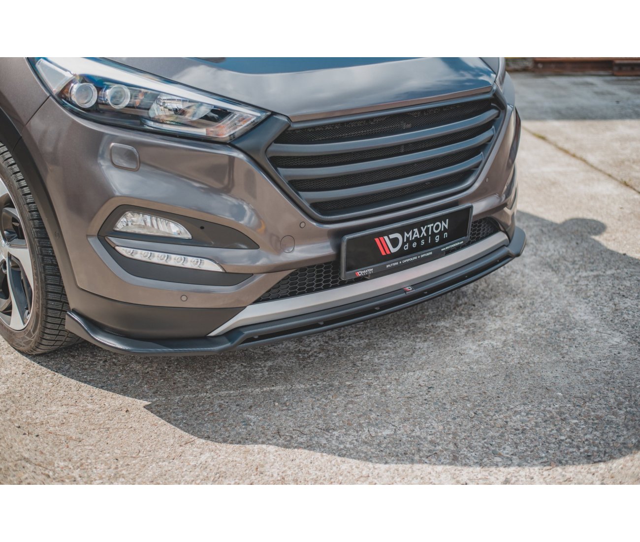 Cup spoiler lip front approach for Hyundai Tucson