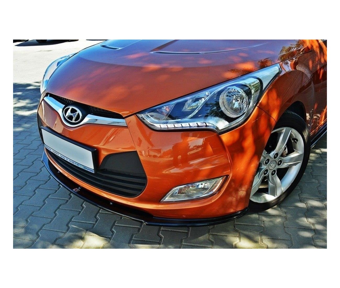 Cup spoiler lip front approach for Hyundai Veloster