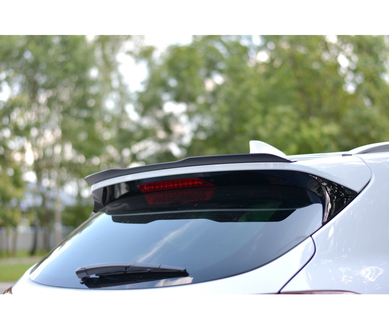 Rear spoiler attachment tear-off edge for Hyundai Tucson Facelift