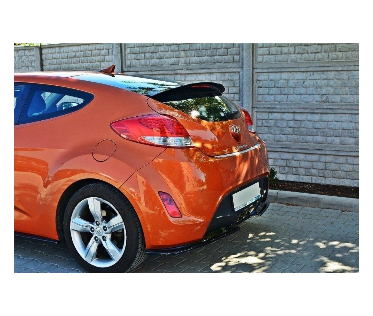 Rear spoiler attachment tear-off edge for Hyundai Veloster